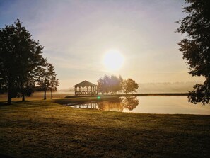 Pool - A delightful countryside cottage, with one bedroom, kitchen and hot tub.  (Perth)