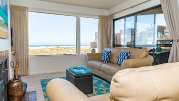 Fernseher, Kamin, Stereoanlage