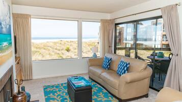 Fernseher, Kamin, Stereoanlage