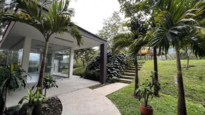 Property grounds - paradise in the city (La Estrella)