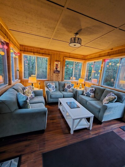 House, 3 BR, 2 BA, Sleeps 8, PERFECT for a Getaway! Super Private