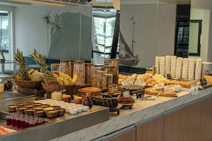Petit déjeuner buffet compris tous les jours