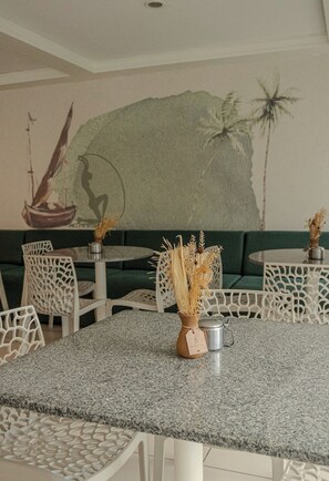 Desayuno buffet incluido todos los días 