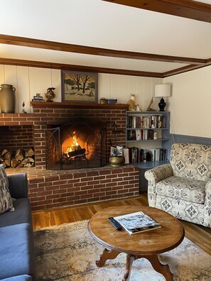 Interior - Cozy  & rustic cottage, close to North Conway & Storyland, perfect for families! (Conway)