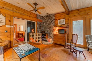 Interior - Cozy  & rustic cottage, close to North Conway & Storyland, perfect for families! (Conway)