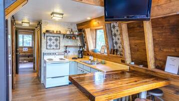 Refrigerador con congelador, horno y parrilla de estufa