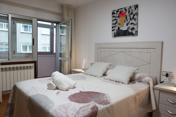 3 chambres, système d’insonorisation, fer et planche à repasser