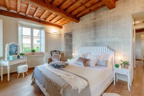 5 slaapkamers, een strijkplank/strijkijzer