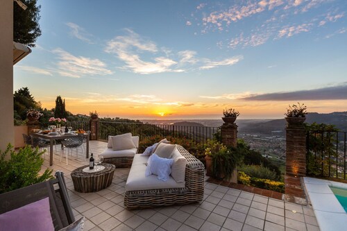 Villa Riviera: Luxury Villa with Pool and Seaview, close to Forte dei Marmi and Lucca