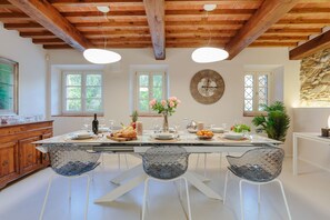 Dining - Villa Riviera: Luxury Villa with Pool and Seaview, close to Forte dei Marmi and Lucca (Pieve a Elici)