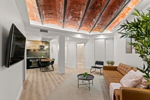 TV - Batllo 2 City Center (Barcelona)