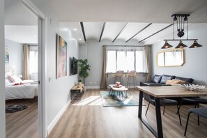 TV - Batllo 5 City Center (Barcelona)