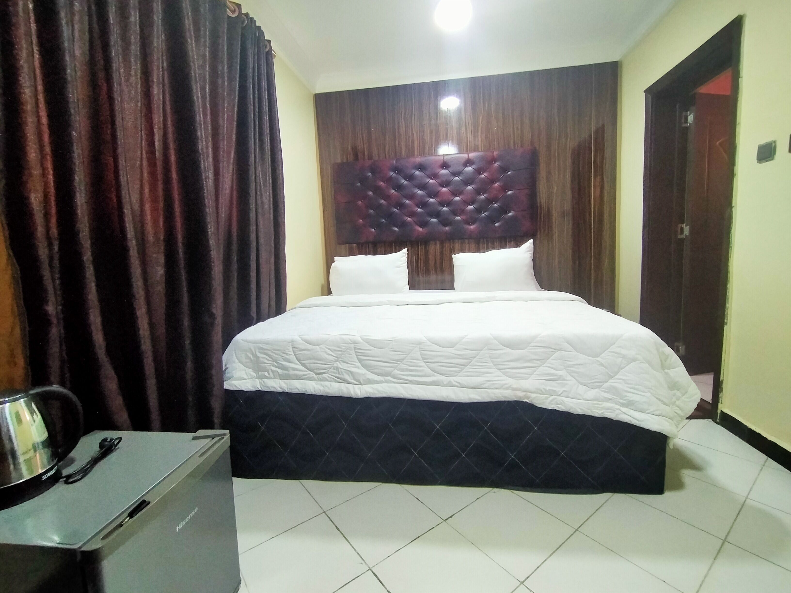 Desk, free WiFi, bed sheets