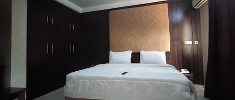 1 bedroom, desk, free WiFi, bed sheets