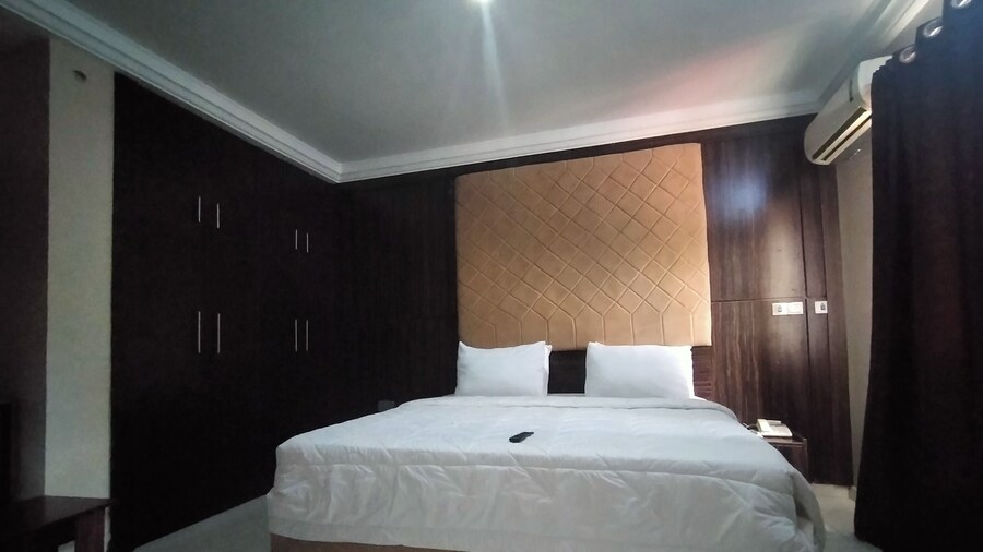 Pameec Luxury Suites Utako