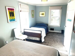 4 bedrooms, iron/ironing board, free WiFi, bed sheets