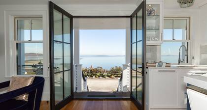 Luxury Oceanfront Bayside Jewel