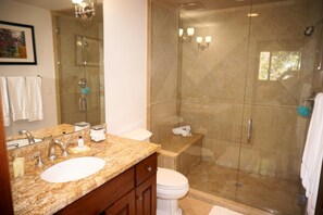 Condo, várias camas (Woodrun V Town House) | Banheiro