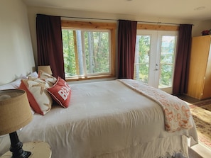 1 bedroom, desk, travel cot, free WiFi - Serene Sunset Suite on Historic Discovery Bay (Port Townsend)