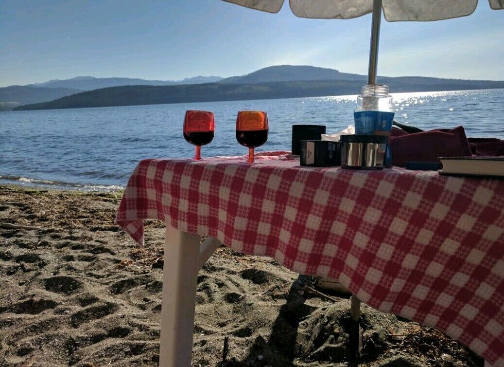 Beach nearby, sun-loungers, beach towels