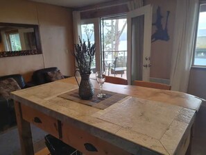 Dining - Serene Sunset Suite on Historic Discovery Bay (Port Townsend)