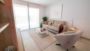 40-inch flat-screen TV with digital channels, TV - Flamenca Village Mar Holidays (Orihuela)