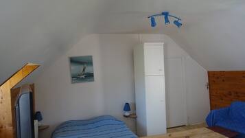 1 chambre, fer et planche à repasser, Wi-Fi gratuit, draps fournis