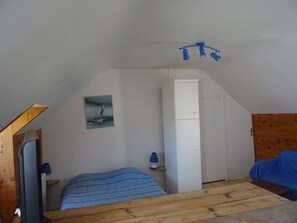 1 chambre, fer et planche à repasser, Wi-Fi gratuit, draps fournis