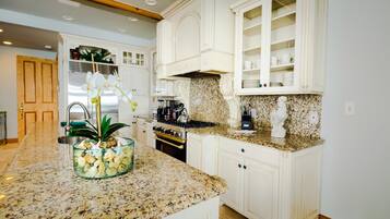 Room, Multiple Beds, Private Pool, Ocean View | Private kitchen | Fridge, microwave, stovetop, dishwasher