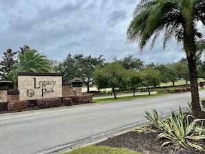 Property grounds - ★Beautiful 3BR 2.5 bath home near Disney★ (Davenport)
