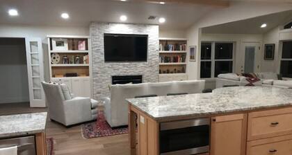 Charming Home located on Golf Course near the Ozark Mountains