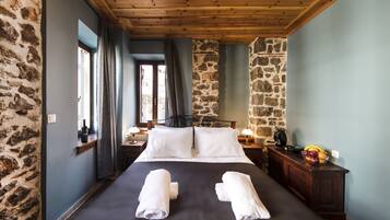 Soundproofing, free WiFi, bed sheets