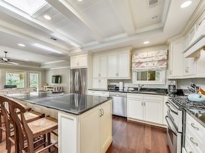 Kühlschrank, Mikrowelle, Ofen, Geschirrspüler