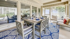 A spacious dining area with a large table, chairs, and a ceiling fan. - Beautiful Home w/ Private Pool in Sea Pines (Hilton Head Island)