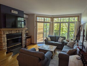 Smart-TV, Kamin, Videospiele, DVD-Player