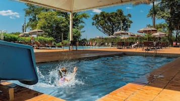 Piscina interna, piscina externa