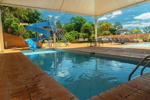 Piscina coperta, piscina all'aperto
