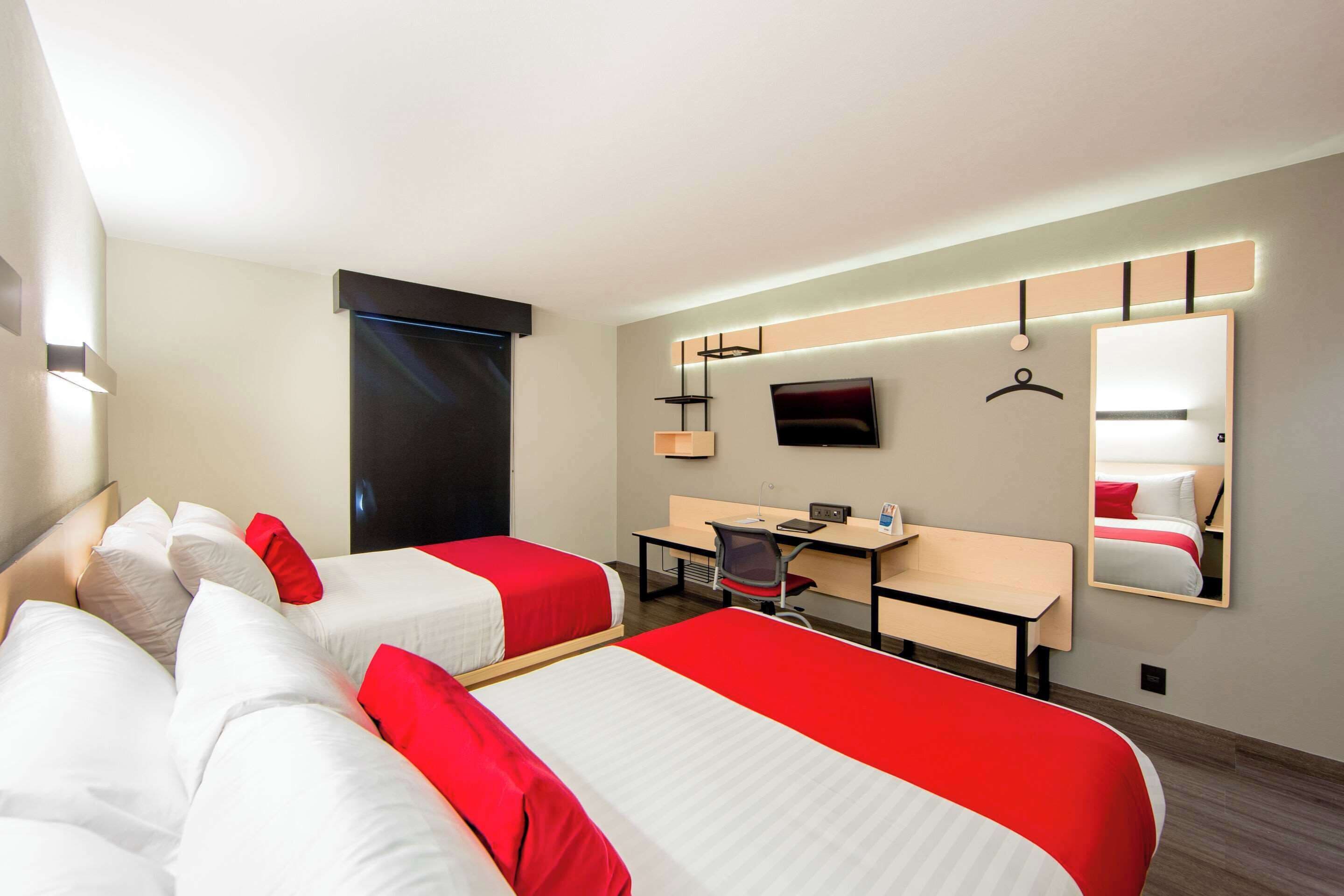 premium bedding, down duvets, in-room safe, desk