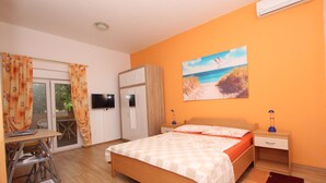 A bedroom with a bed, a desk, a chair, a wardrobe, a nightstand, and a painting on the wall. - SENA Studio with Balcony 1 (Rovinj)