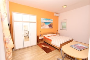 1 bedroom, free WiFi, bed sheets
