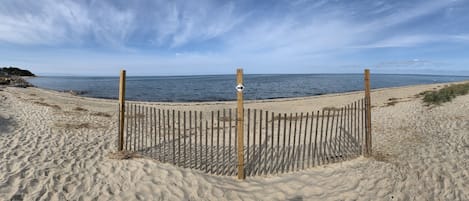 Beach nearby, sun-loungers, beach towels