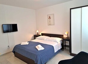 1 quarto, Wi-Fi de cortesia, roupa de cama