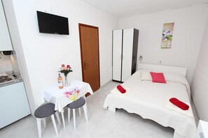 1 bedroom, free WiFi, bed sheets - DIVNA Studio with Terrace (Ora) (Rovinj)