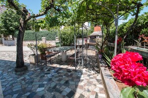 Outdoor dining - DIVNA Studio with Terrace (Ora) (Rovinj)