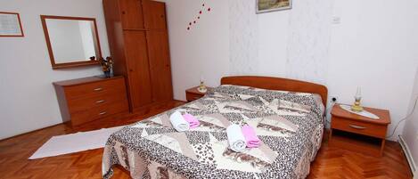 1 bedroom, iron/ironing board, free WiFi, bed sheets