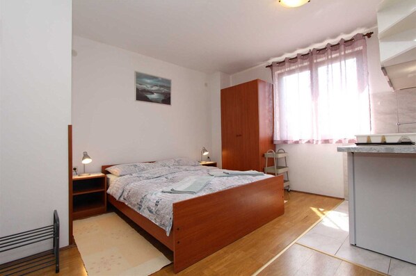 1 bedroom, free WiFi, bed sheets