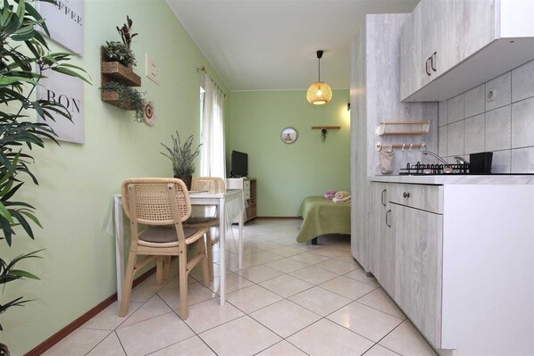 1 bedroom, free WiFi, bed sheets
