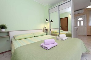 1 bedroom, free WiFi, bed sheets