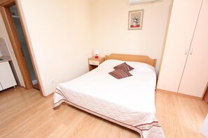1 habitación, wifi gratis y ropa de cama