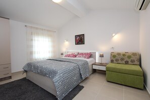 1 bedroom, iron/ironing board, free WiFi, bed sheets